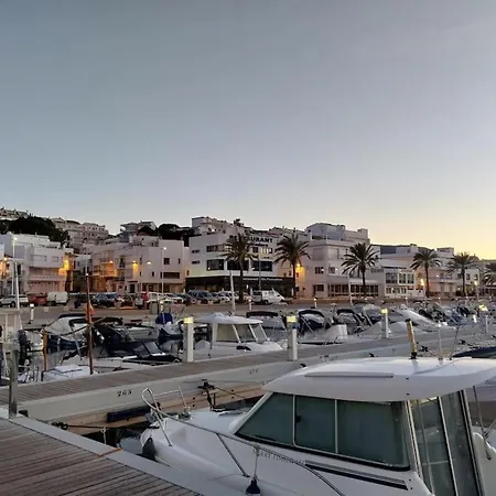 Apartment Maritime Promenade, Facing The Port Llanca