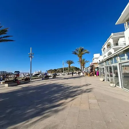 Maritime Promenade, Facing The Port